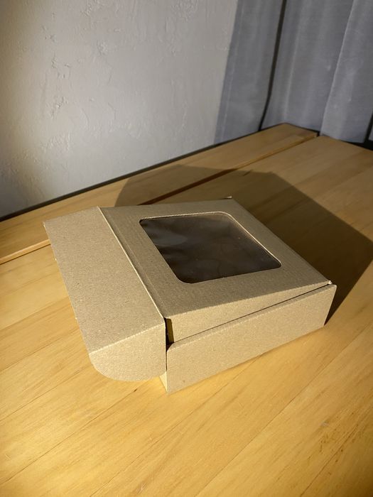 Pudełko kartonowe z okienkiem(prezentowe)