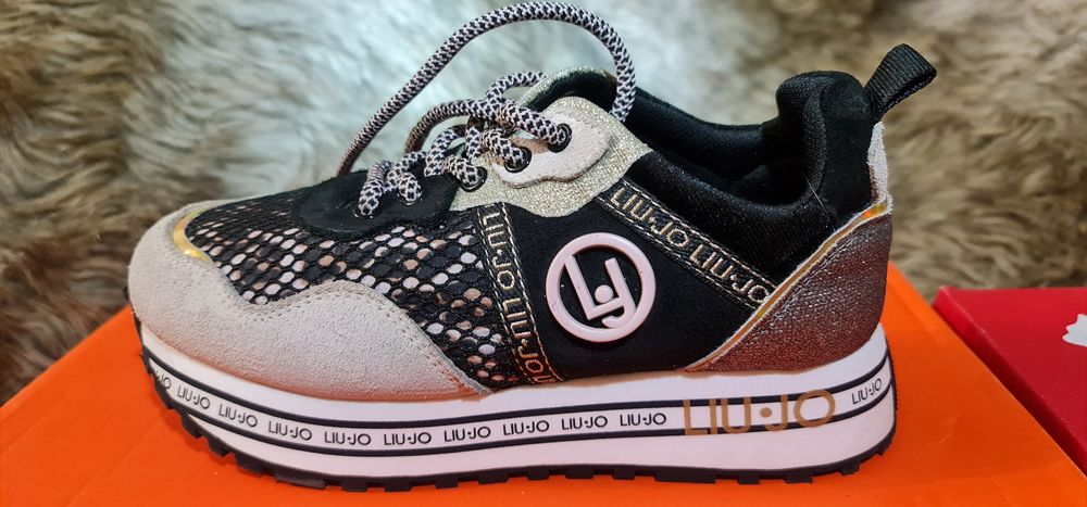 Продам  кроссовки liu-jo  (made in  Italy)