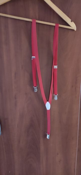 Czerwone wąskie szelki - nowe.