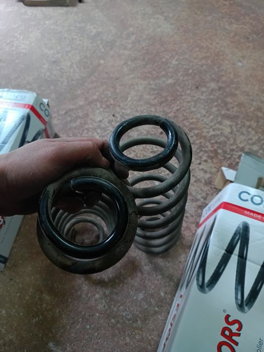 Пружина підвіски задня SKODА/VW