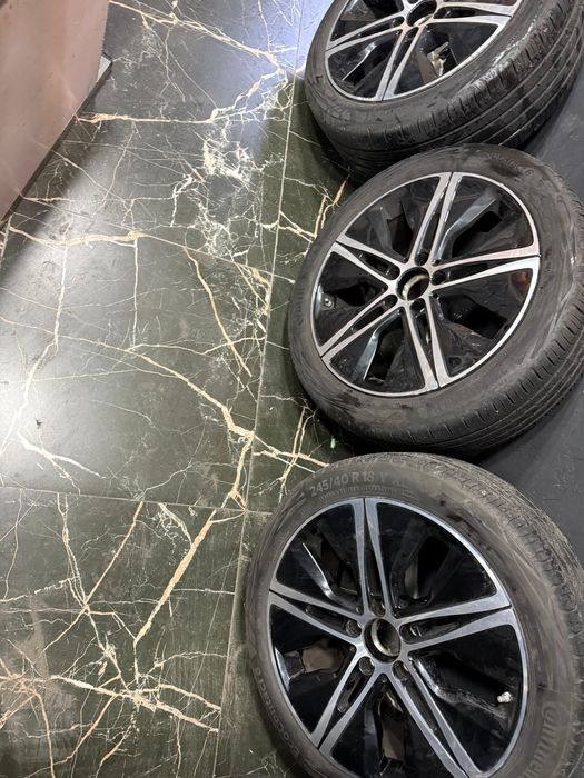 Jogo de pneus e rodas 245/40 R18