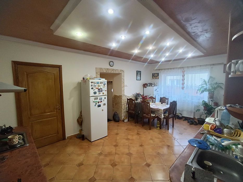 ПРОДАЖ 3-х кімнатного будинку з сучасним ремонтом недалеко від центру!