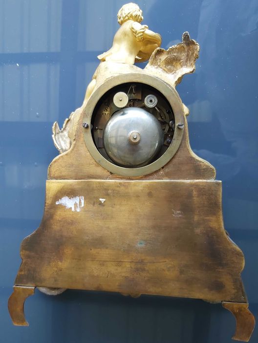 Zabytkowy zegar z brązu