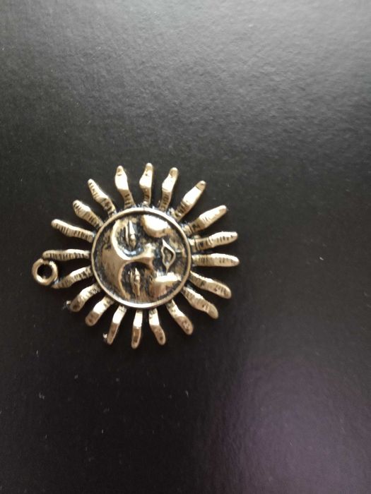 Бижутерия: Брошь пчела, подвеска солнце