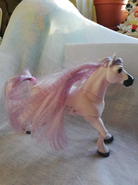Figurka konik Just Play, mustang, rumak dla lalek.