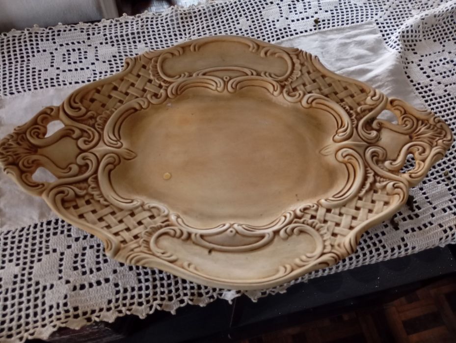 Travessa decorativa grande em cerâmica bege
