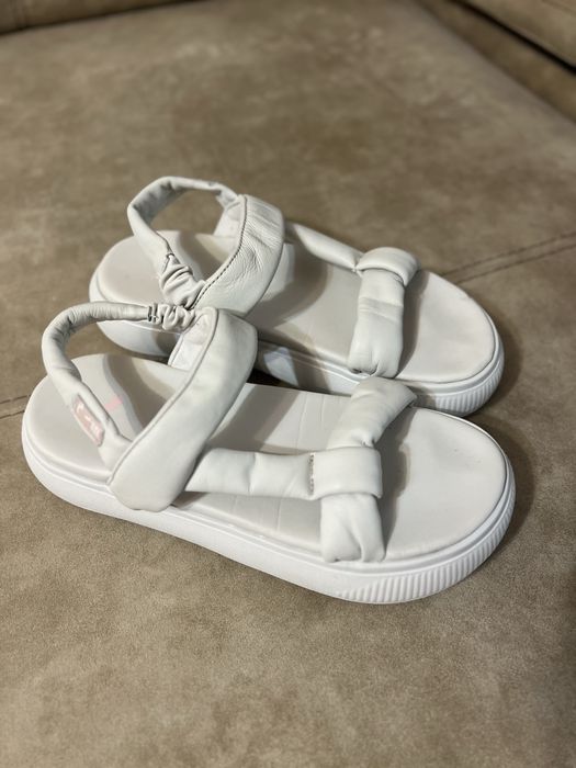 Шкіряні сандалі Puma