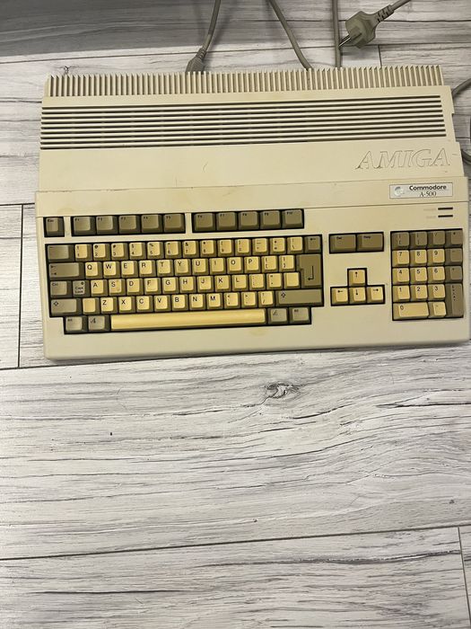 Sprzedam uzywaną amiga 500 z zasilaczem, myszką i dzojstikiem