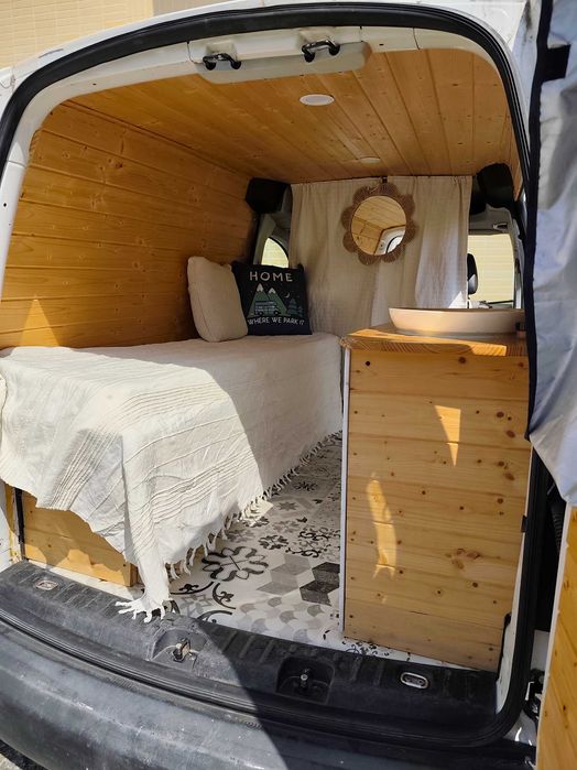 Volkswagen Caddy 2010 – Mini Camper equipada e pronta a viajar