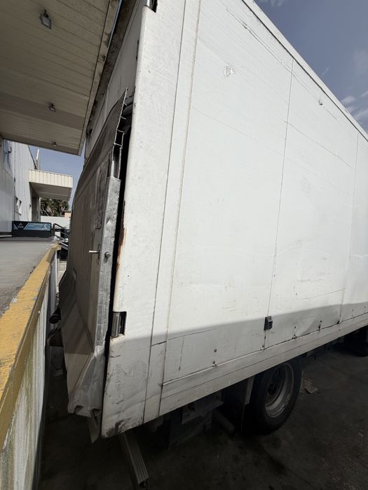 Mitsubishi Fuso Canter 06/2009 | 245.000 km | Caixa fechada | 3.500 kg