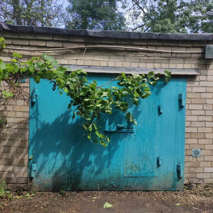 Продам гараж в г.Лозовая