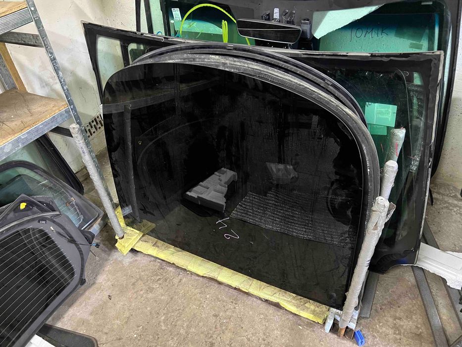 скло задн ляди Tesla Y 21- бу оригінал