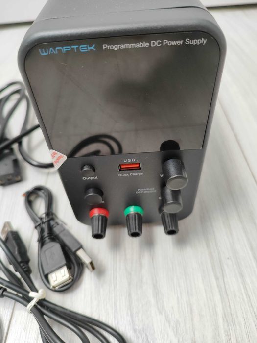 Mały zasilać laboratoryjny 10A 30V domowy stan BDB zestaw końcówek