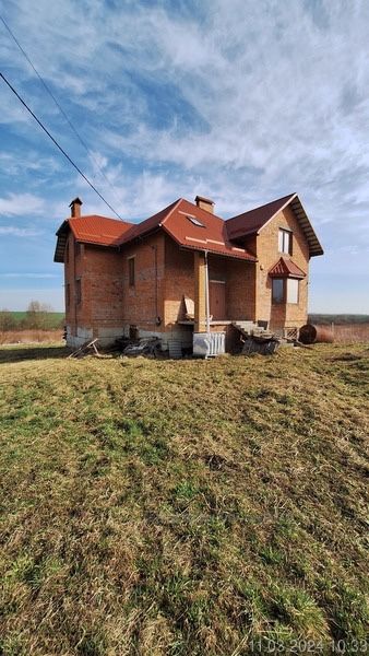 Будинок в с.Зашків площа 312 кв.метрів на земельній ділянці 15 сотих