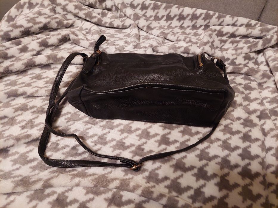Torebka damska H&M czarna na ramię