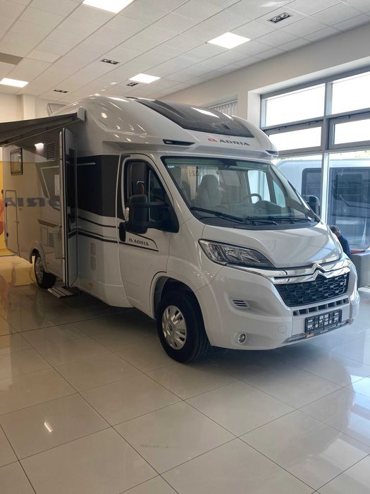 Wynajem kampera Adria półintegra