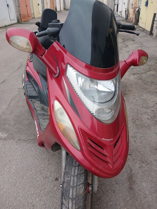 Скутер MX  150F красного цвета