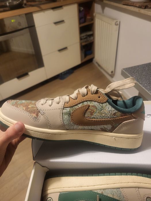 Travis Scott x air Jordan low 39