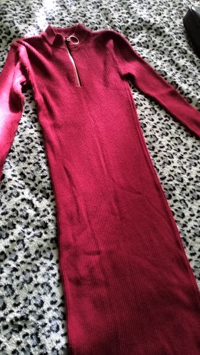 Червона в'язана сукня