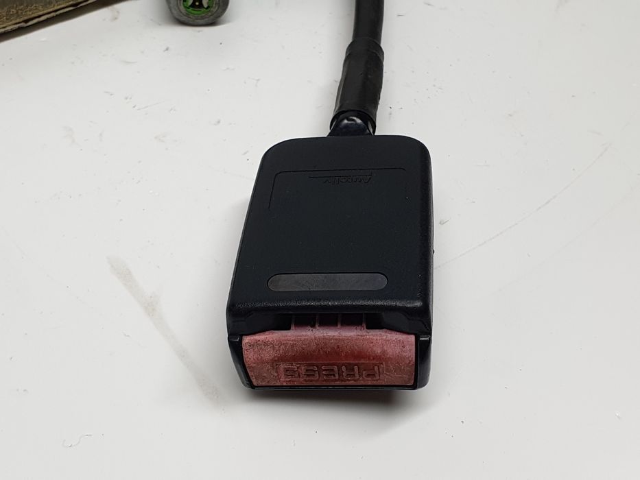 Encaixe de cinto frente direito CITROËN XSara (N1)