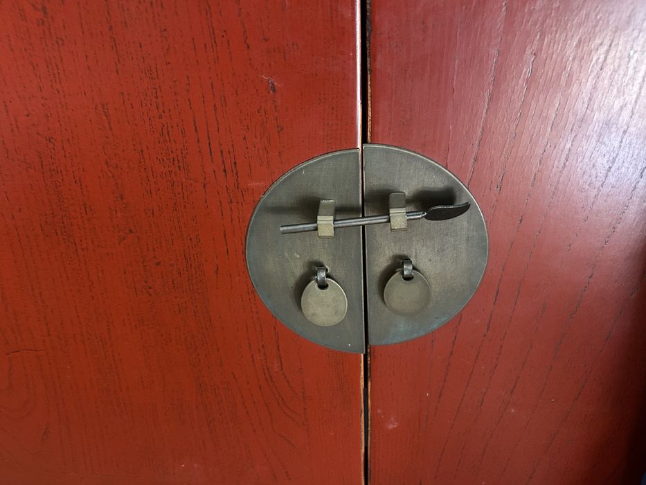 Aparador em madeira estilo chinês