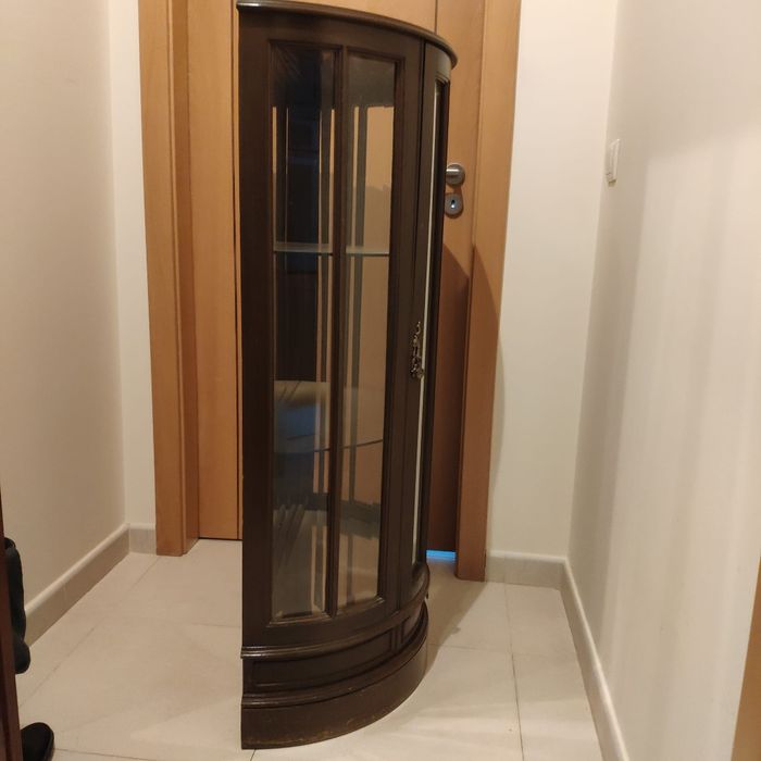 Cristaleira em cerejeira