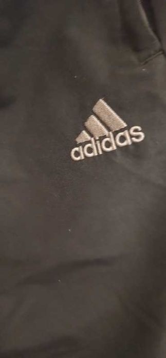 Męskie markowe spodnie adidas w rozmiarze M