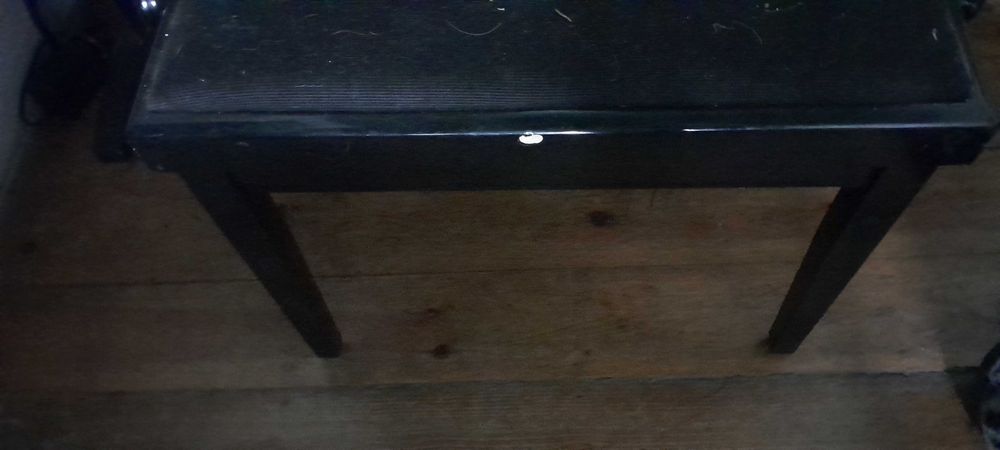 Vendo piano com banco