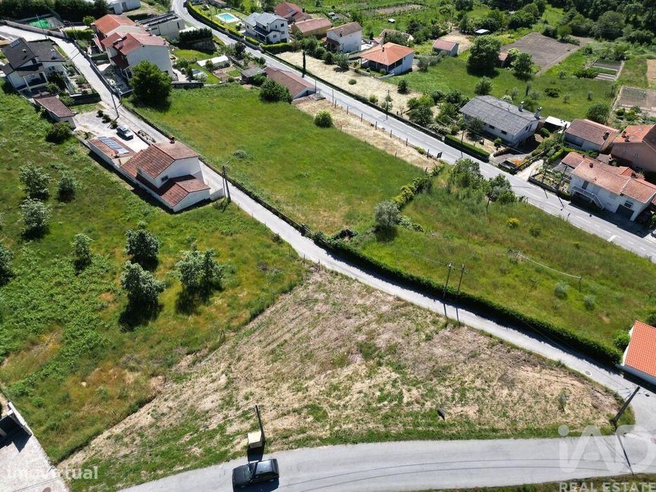Terreno em Mouçós e Lamares de 934,00 m2