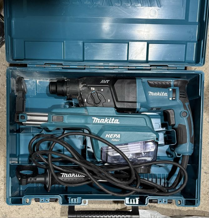 Перфоратор Makita HR2653 з пилевидаленням