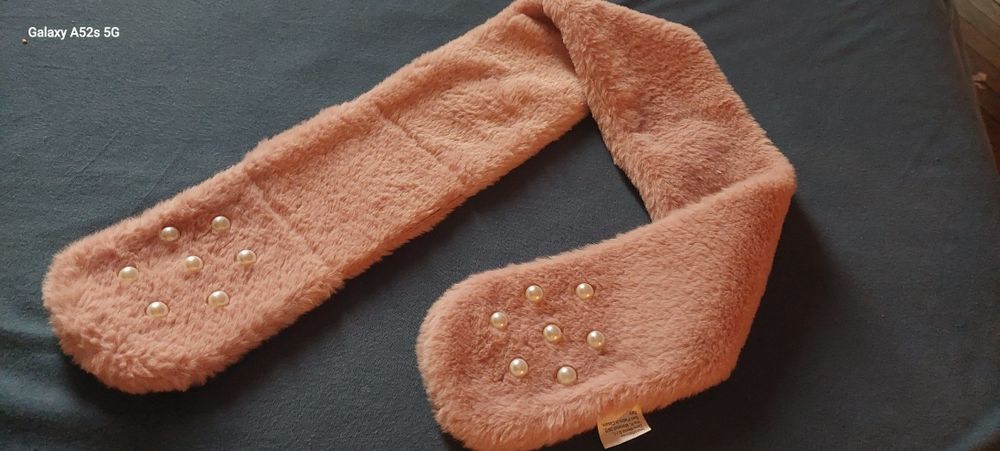 Milusi szaliczek dla dziewczynki