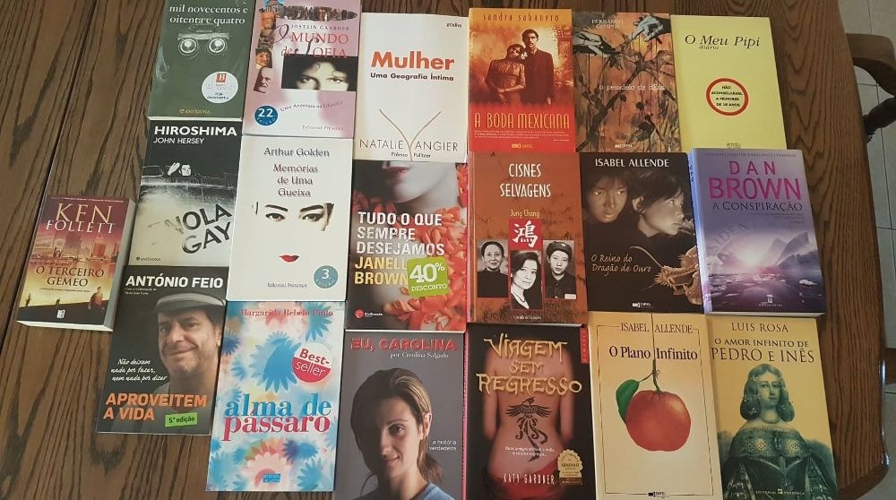 Livros variados em bom estado