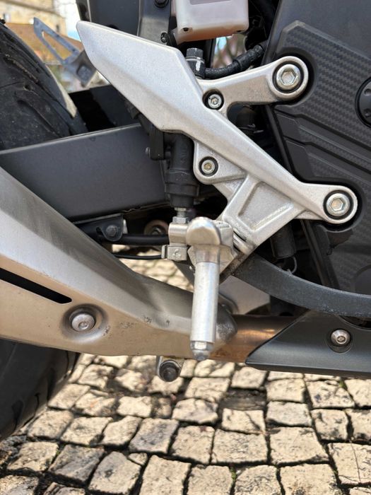 Honda CBR500R 2023 (12/2023) - ~2.090 km - Quase nova