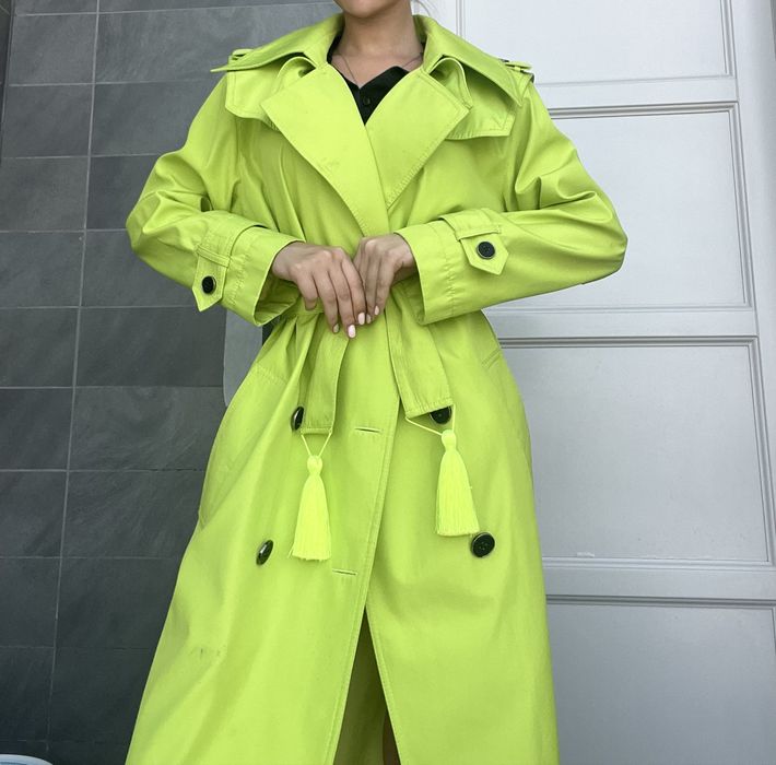Дизайнерский плащ салатовый с кисточками