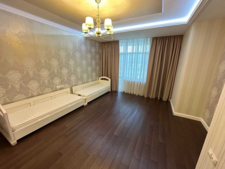 Драгомирова (Андрія Верхогляда) 16.Нова квартира Орендні канікули.