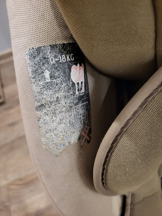 Fotelik z bazą i regulacją kąta nachylenia