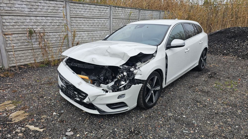 Volvo v60 I D4  R-Design 2017r 190KM Uszkodzone