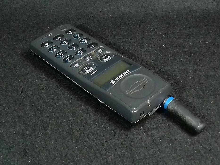 Telemóvel Ericsson GH 388, com carregador, original, 1996