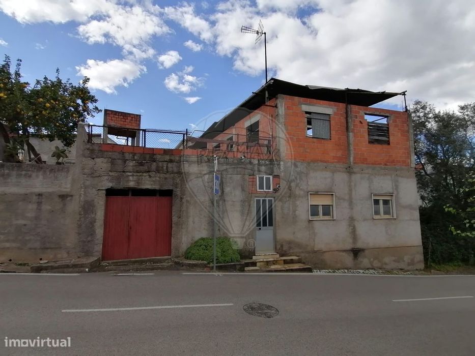 Moradia T4 para venda