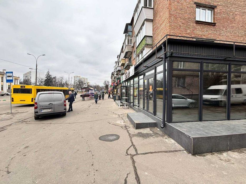 Оренда, кутовий фасад, 55 м2, вул. Афанасьєва