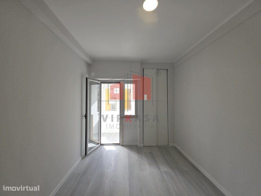 Apartamento T2 remodelado em Benfica