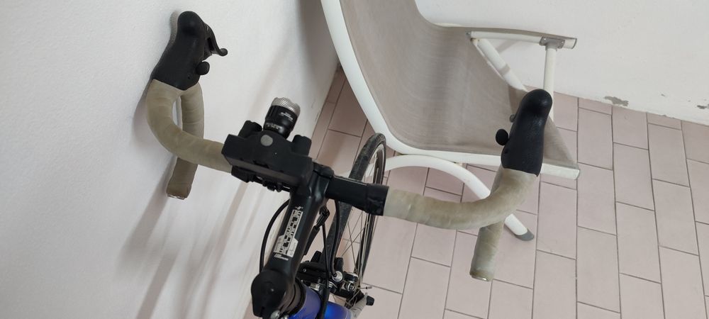 Bicicleta de estrada B Twin completamente nova