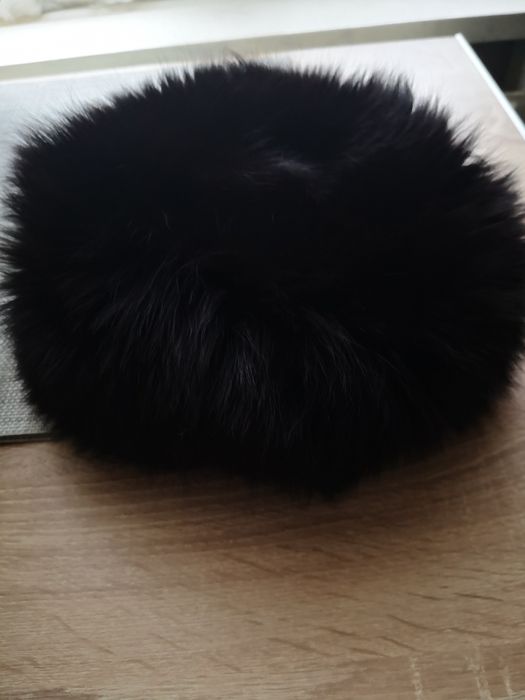 Czapka z lisa czarna