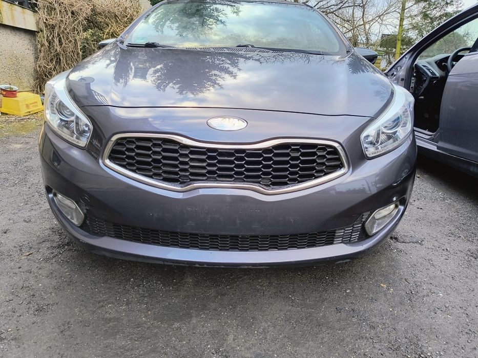 Kia Cee'd II 12-15 - Zderzak przód przedni kpl. BE