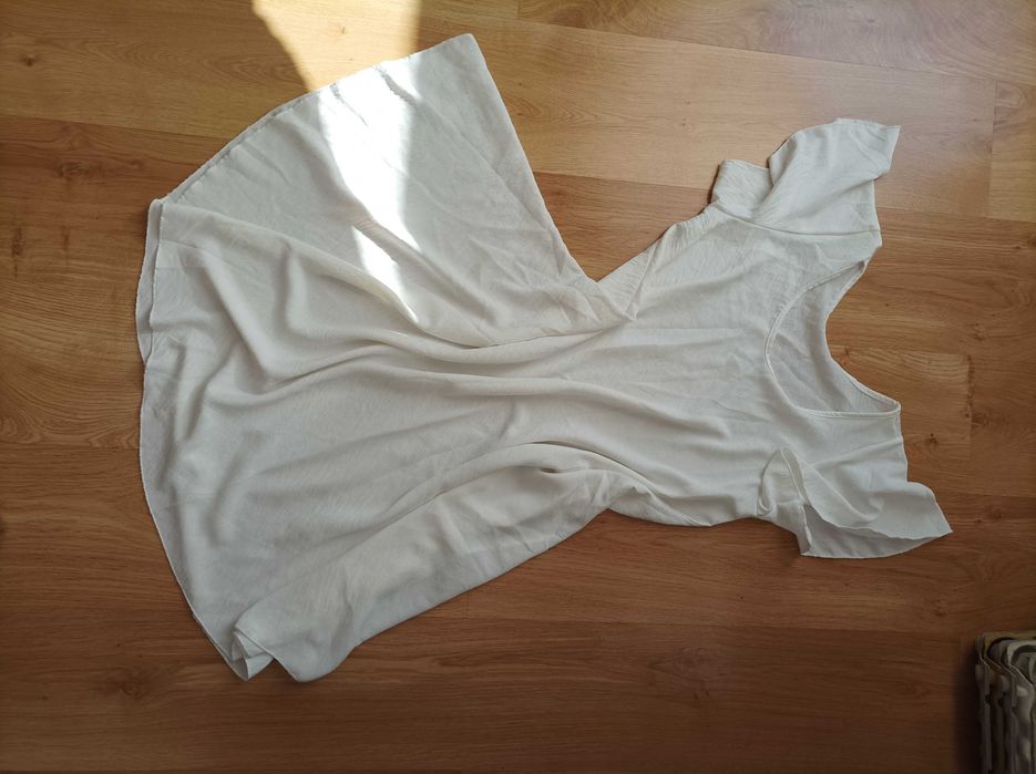 Biała sukienka oversize