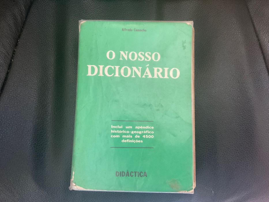 Caderno, dicionário, gramática português contemporâneo