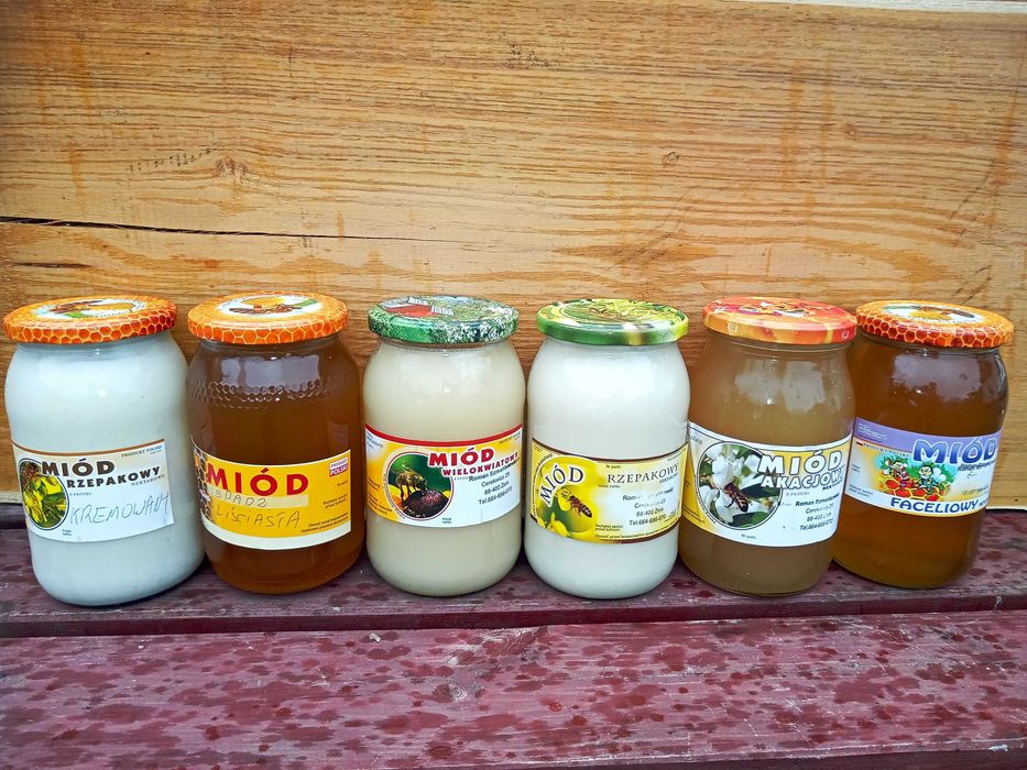 Miód z własnej pasieki.