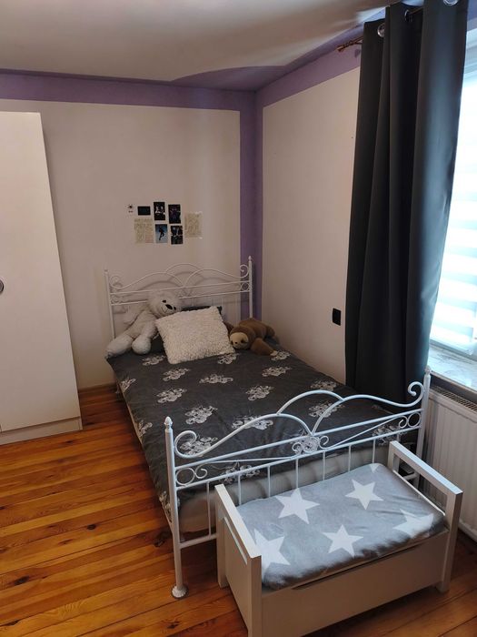 Łóżko białe metalowe 120 x 200 , kufer pufa