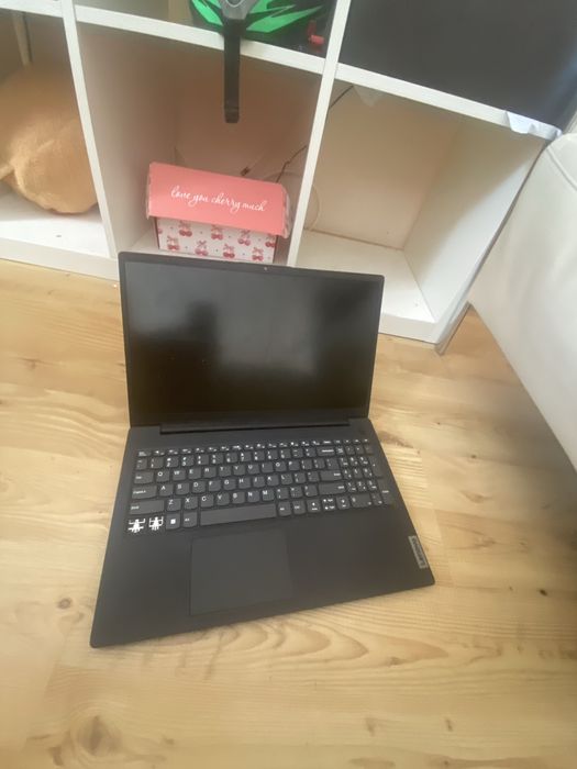 Laptop Lenovo i3-1215u