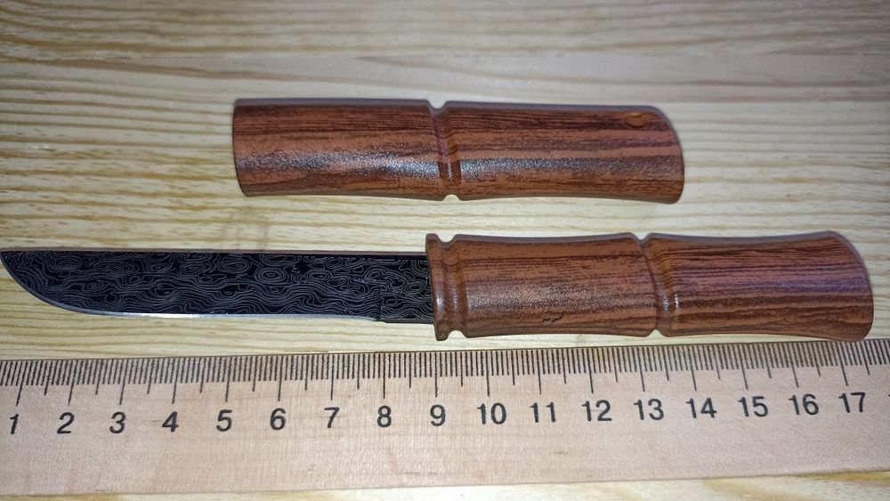 Два кухонних ножа